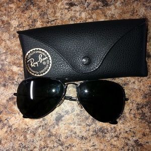 Black Ray-ban aviator classic